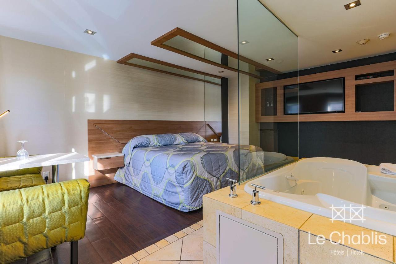 Hotel Le Chablis Cadillac Montreal Bagian luar foto