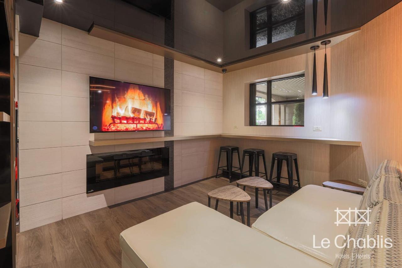 Hotel Le Chablis Cadillac Montreal Bagian luar foto