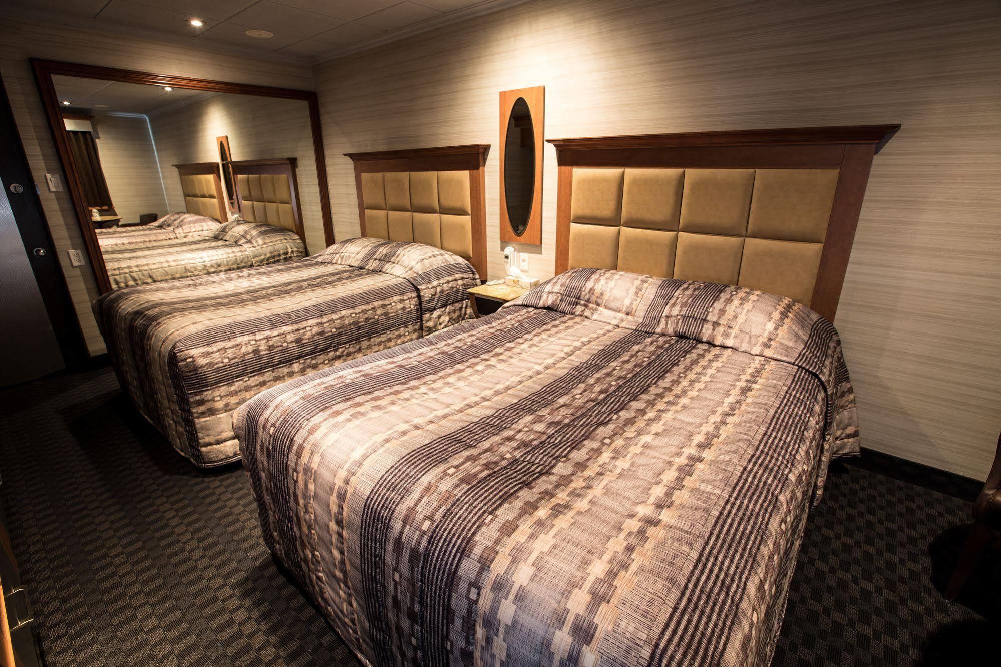 Hotel Le Chablis Cadillac Montreal Bagian luar foto